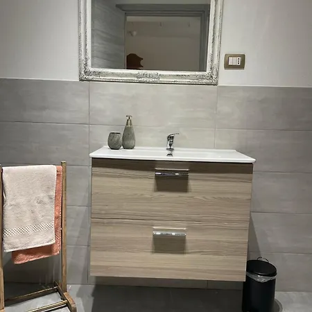 Casa Marina 1 度假居 卡利亚里